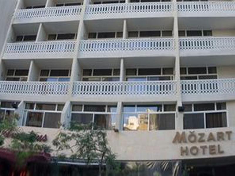 Mozart Hotel Beiroet Buitenkant foto