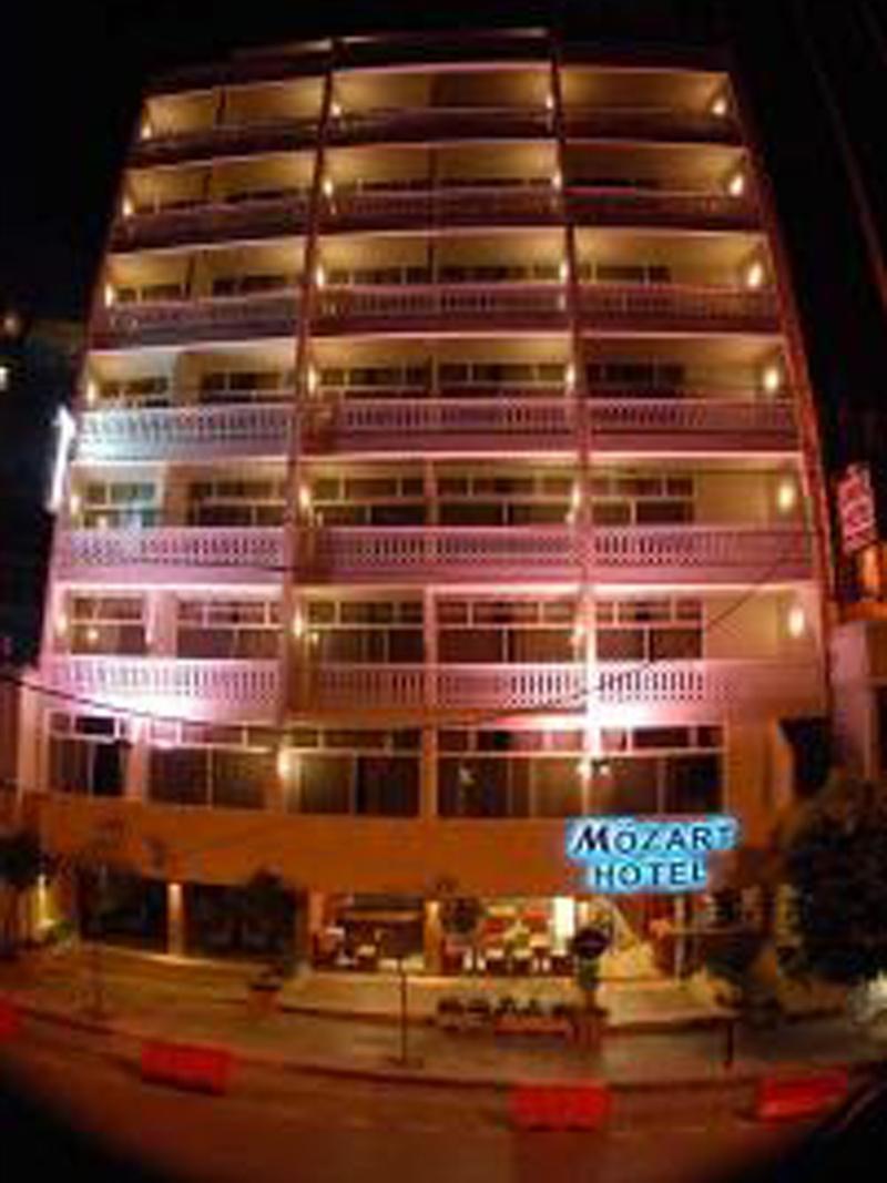 Mozart Hotel Beiroet Buitenkant foto